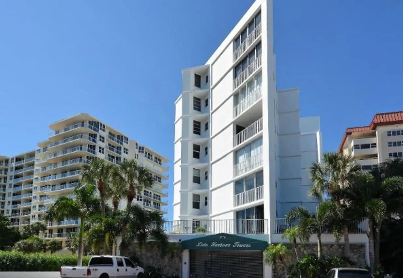 Private On Lido Key Apartment *