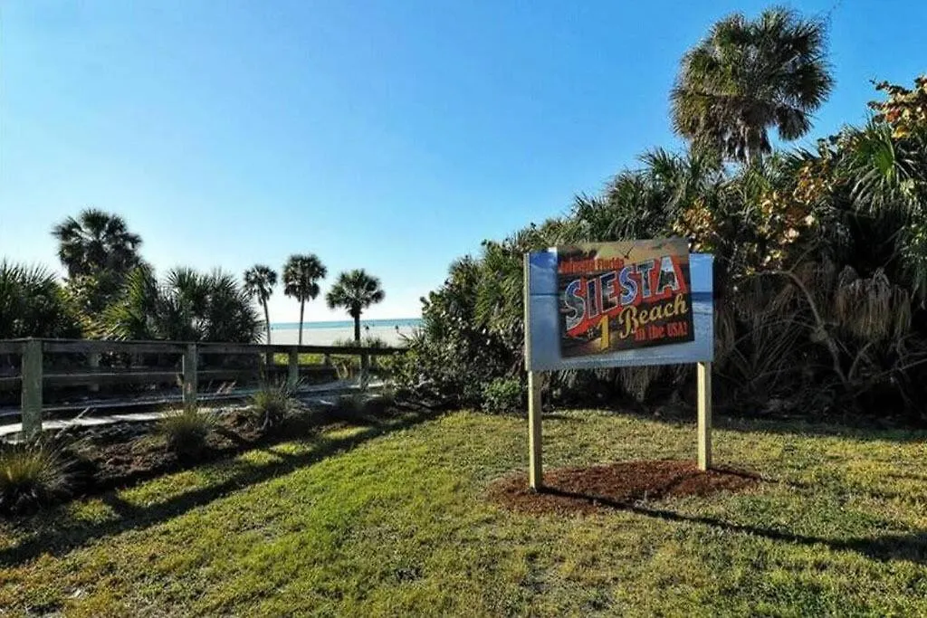 Getaway With Heated Pool And Fence By Siesta Key Beach Holiday home Sarasota