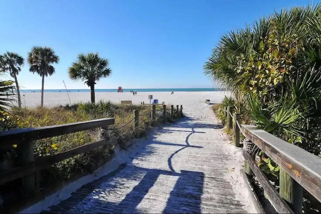 Getaway With Heated Pool And Fence By Siesta Key Beach Sarasota