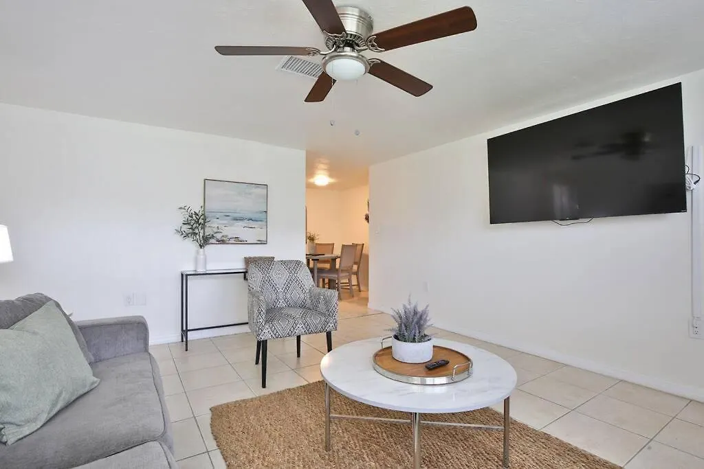 Nyaraló Hot Tub Retreat With Big Private Fenced Yard By Beach Sarasota megye