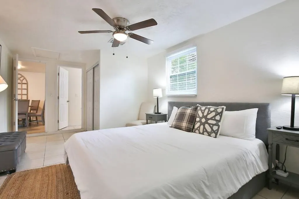 Hot Tub Retreat With Big Private Fenced Yard By Beach Sarasota megye