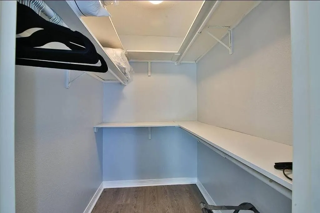 With Fenced Yard, Hot Tub, Grill And 3 King Beds!