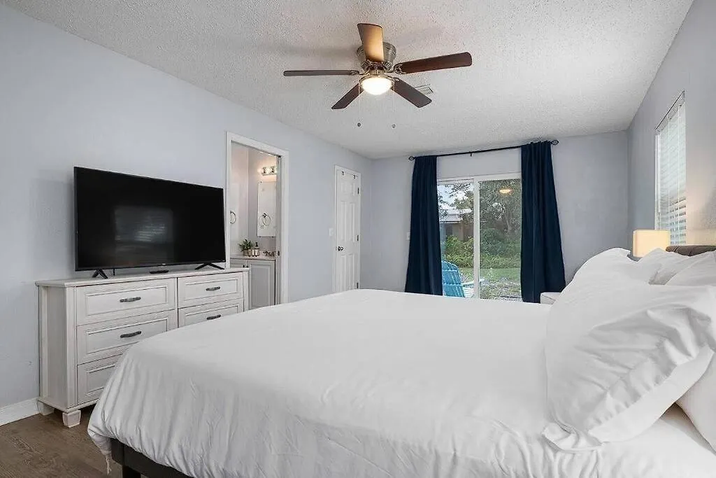 With Fenced Yard, Hot Tub, Grill And 3 King Beds! * Sarasota