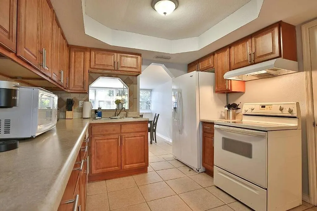 Holiday home With Fenced Yard, Hot Tub, Grill And 3 King Beds! *