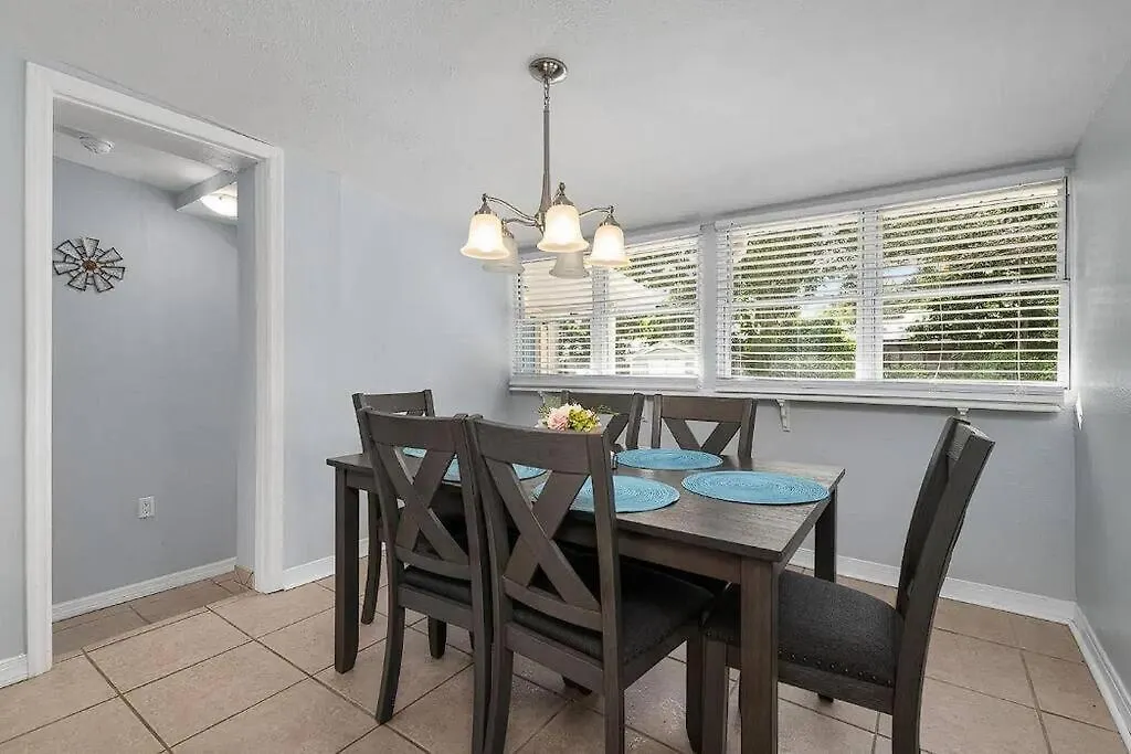With Fenced Yard, Hot Tub, Grill And 3 King Beds! *