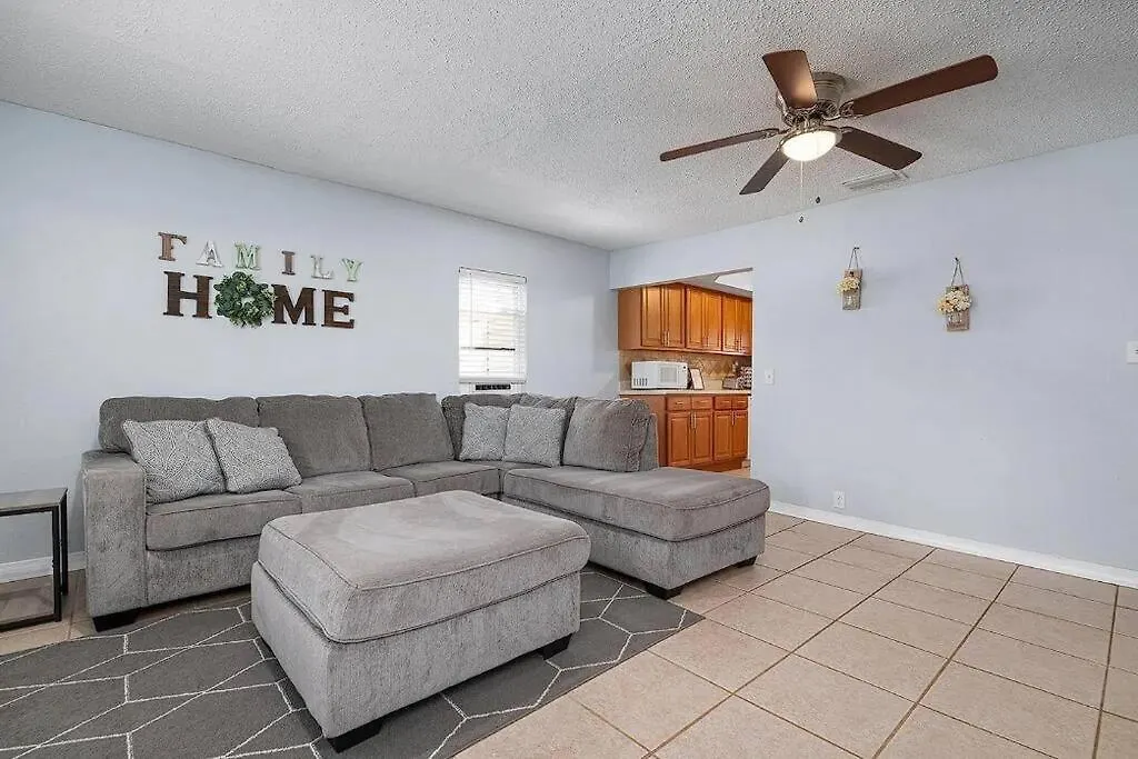 With Fenced Yard, Hot Tub, Grill And 3 King Beds! * Sarasota
