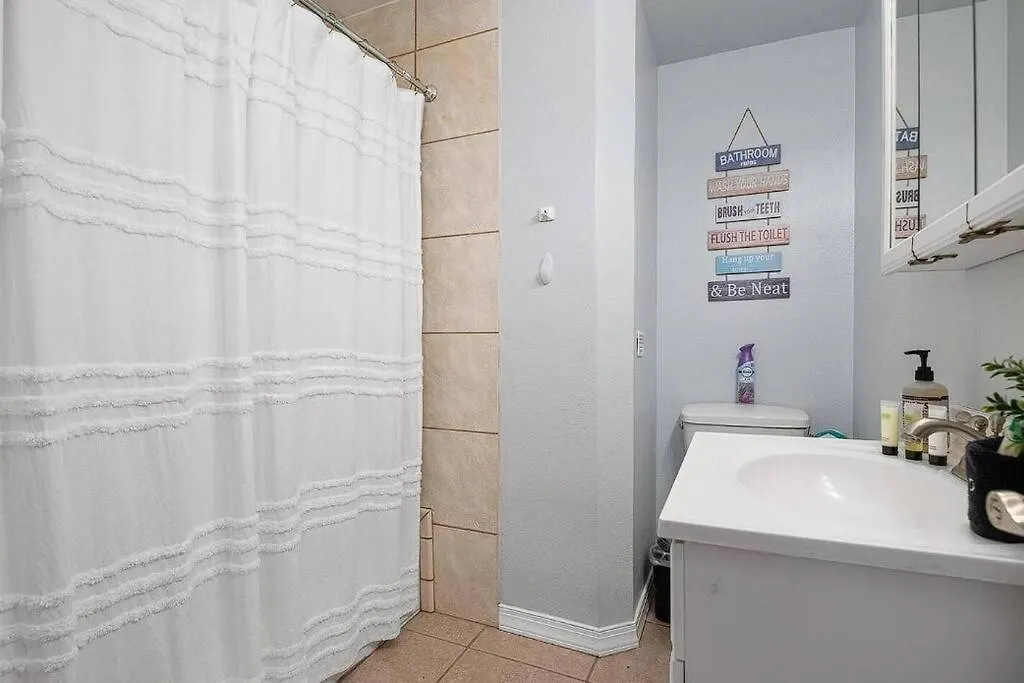 With Fenced Yard, Hot Tub, Grill And 3 King Beds! Holiday home *