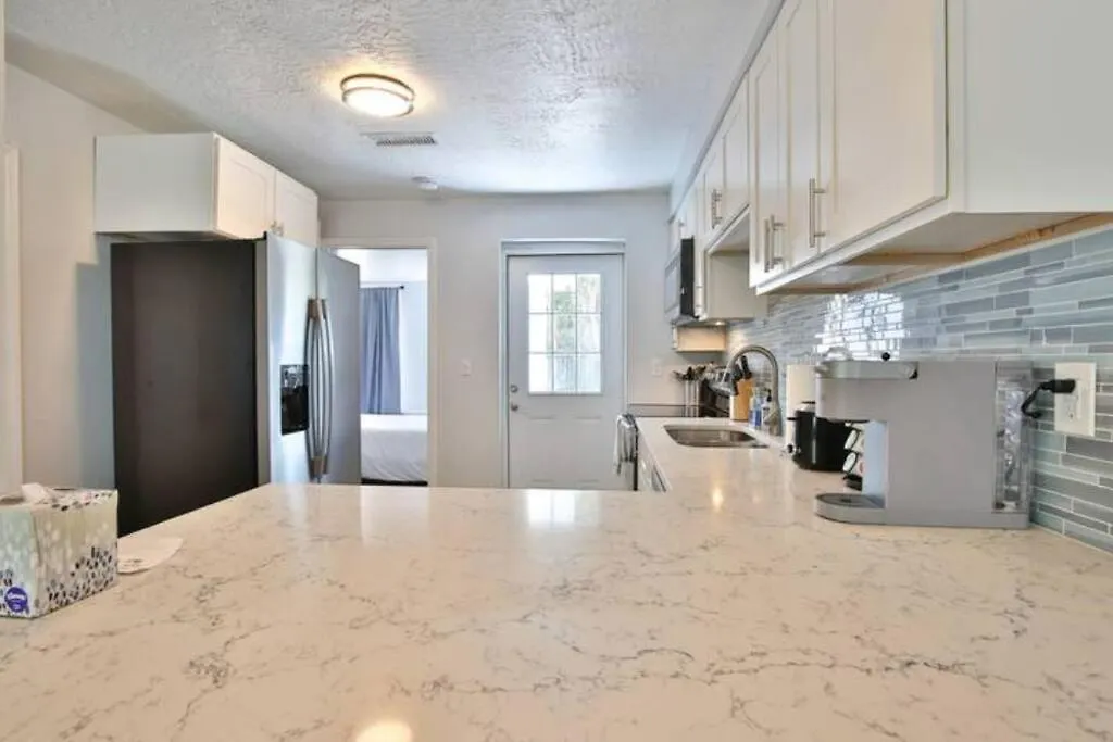 Holiday home Fenced In With Jacuzzi Close To Siesta Key Bridge! *