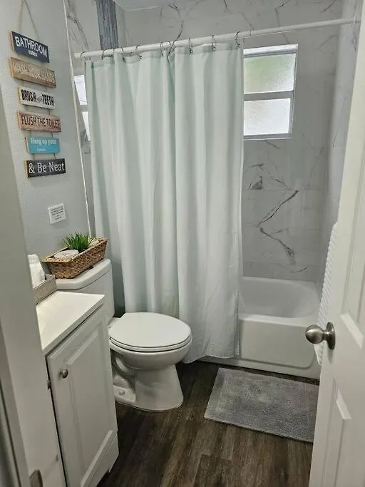 Fenced In With Jacuzzi Close To Siesta Key Bridge! * Sarasota