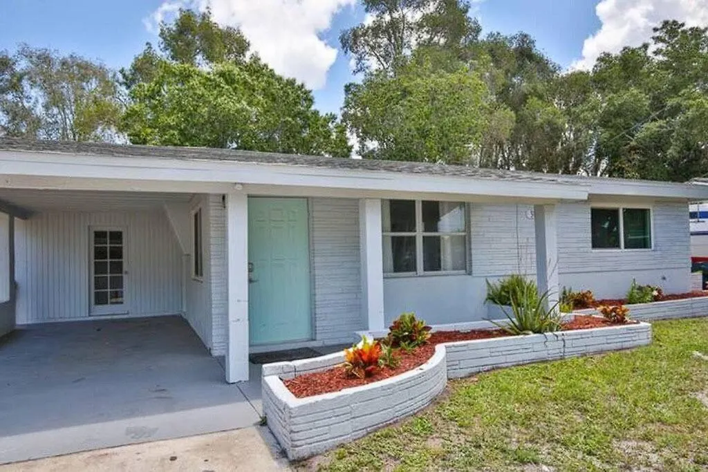 Fenced In With Jacuzzi Close To Siesta Key Bridge! Holiday home