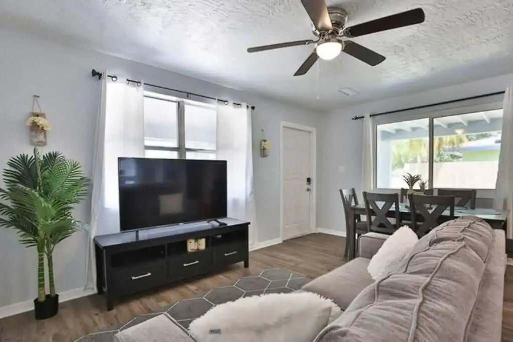Fenced In With Jacuzzi Close To Siesta Key Bridge! Sarasota
