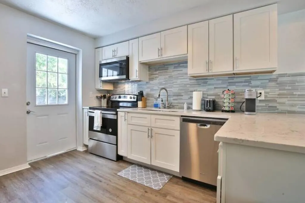 Fenced In With Jacuzzi Close To Siesta Key Bridge! * Sarasota