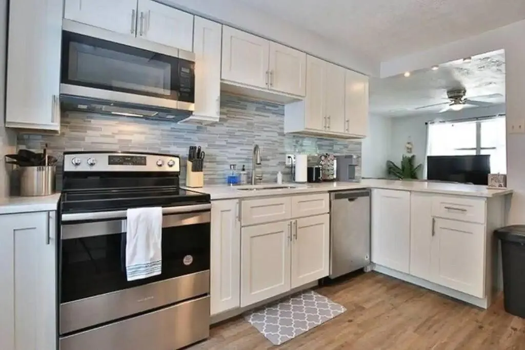 Fenced In With Jacuzzi Close To Siesta Key Bridge! * Sarasota