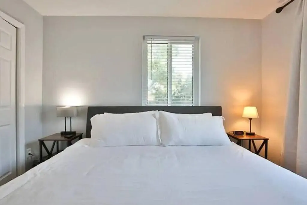 Fenced In With Jacuzzi Close To Siesta Key Bridge!