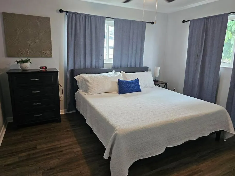 Holiday home Fenced In With Jacuzzi Close To Siesta Key Bridge! Sarasota