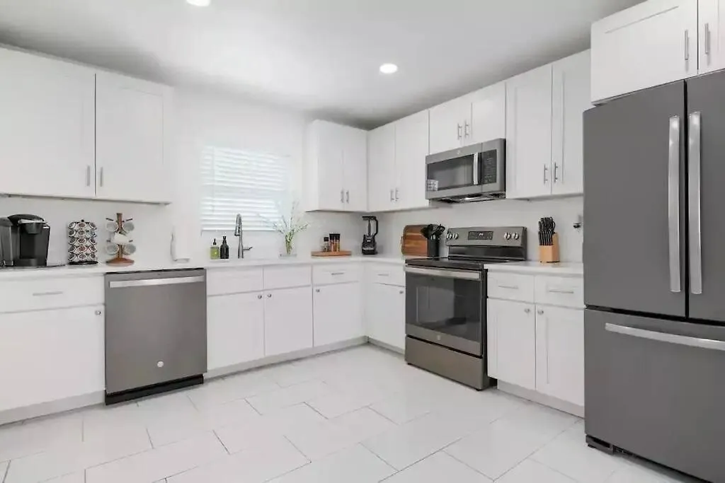 Beautiful With Heated Pool And Fenced Yard By Siesta Key! *