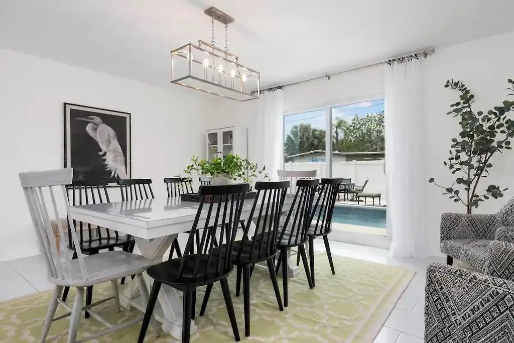 Beautiful With Heated Pool And Fenced Yard By Siesta Key! *