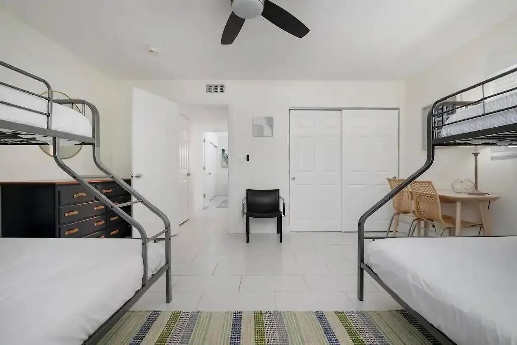 Beautiful With Heated Pool And Fenced Yard By Siesta Key! Sarasota