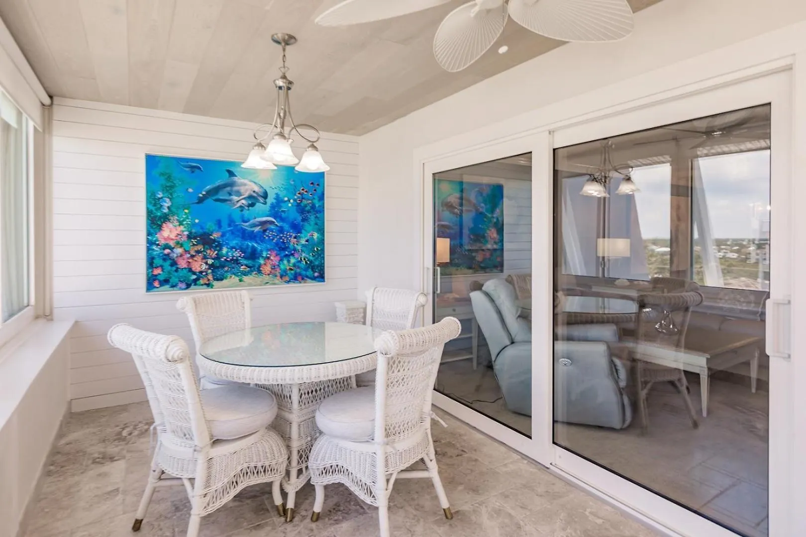 1055-805 8th Floor With Abundant Light * Sarasota