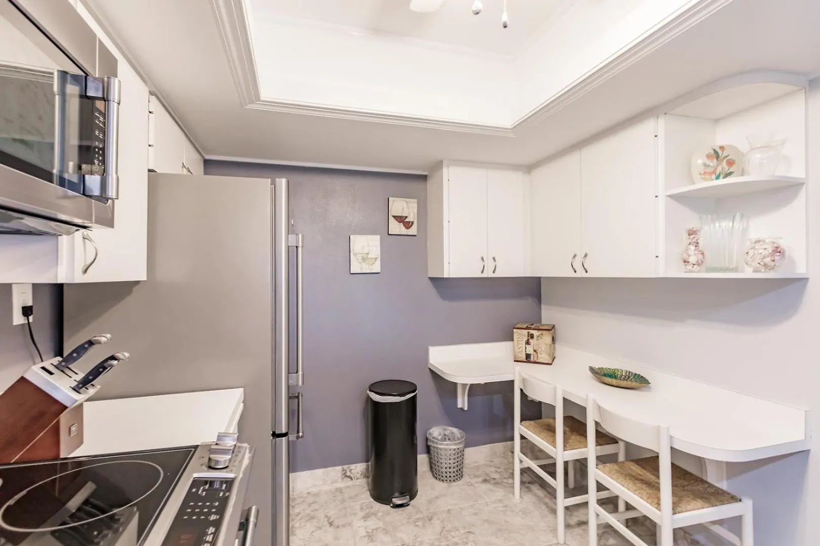 1055-805 8th Floor With Abundant Light Sarasota