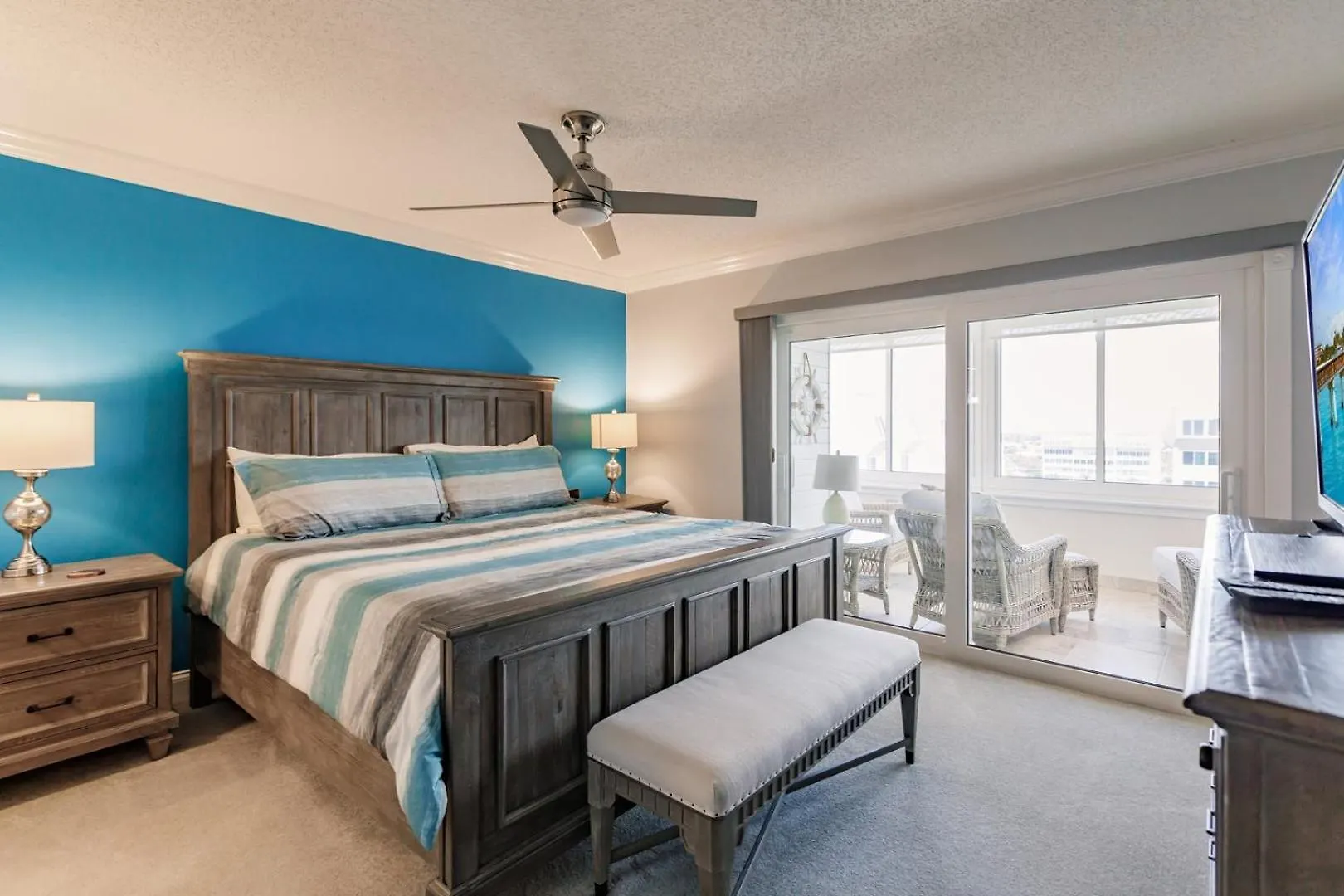 1055-805 8th Floor With Abundant Light * Sarasota