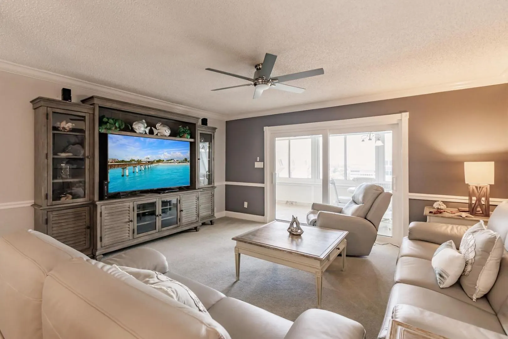 1055-805 8th Floor With Abundant Light *
