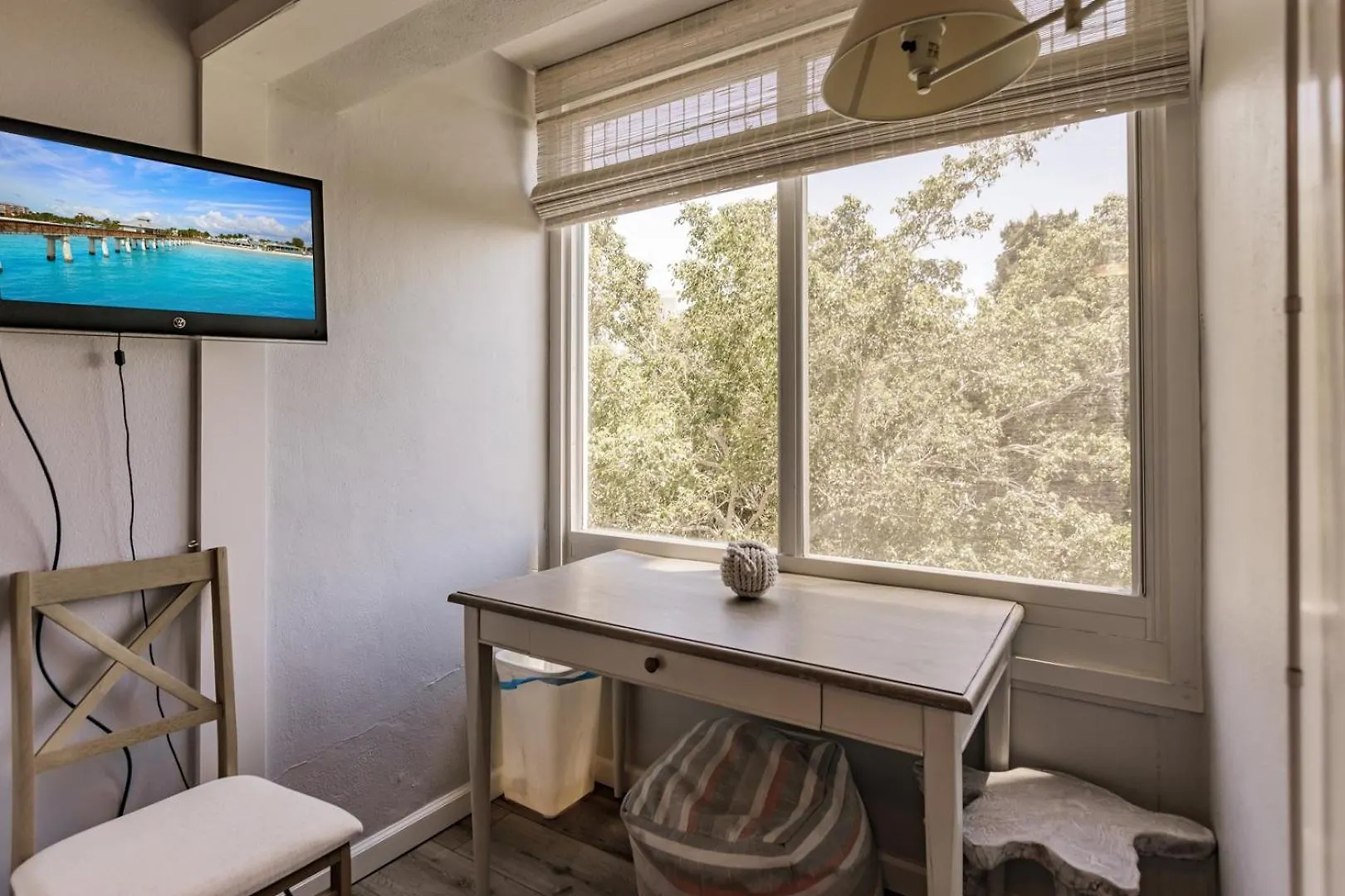 1200-303 Bay-side Garden Views Await * Sarasota