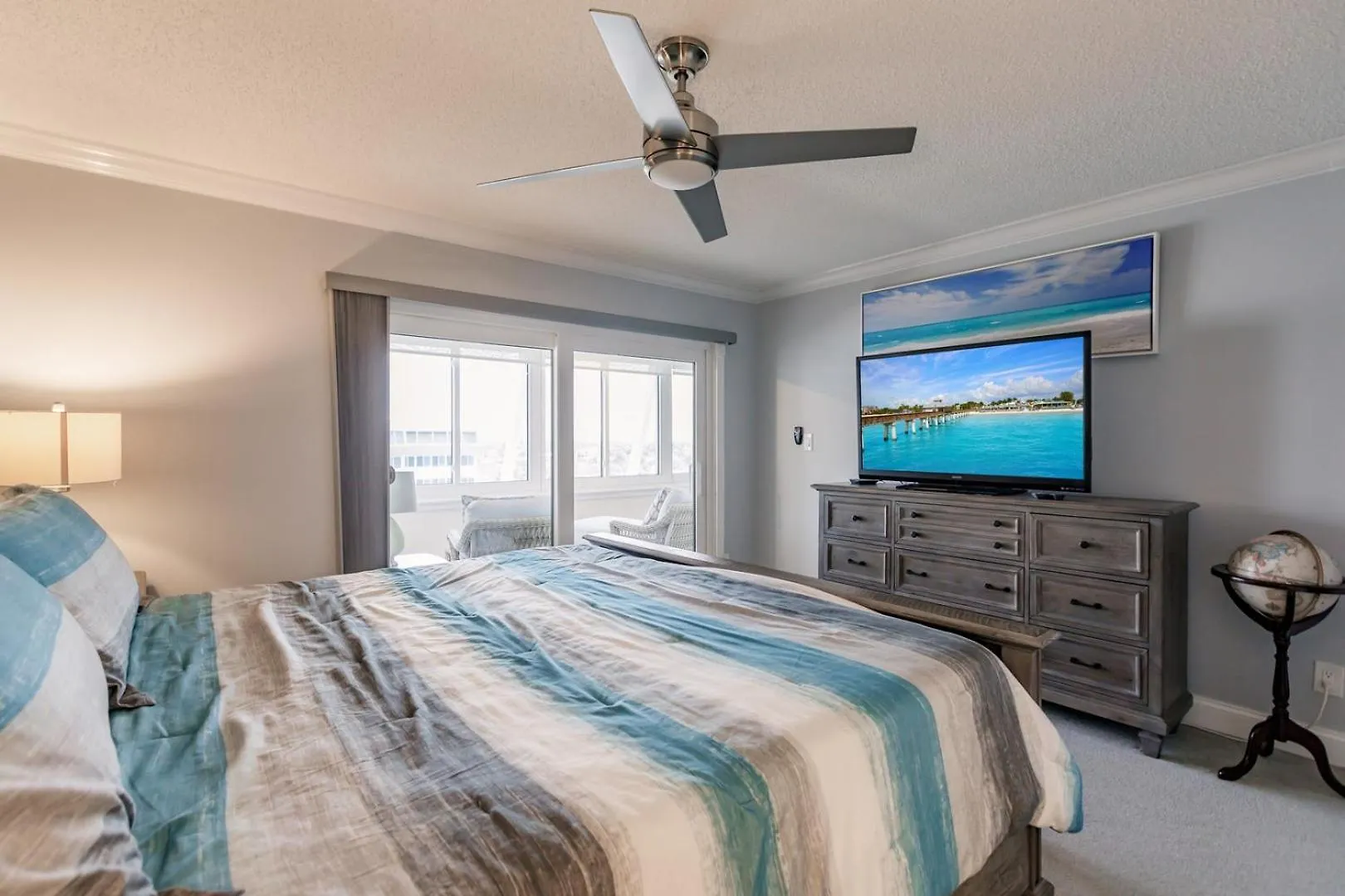 1055-805 8th Floor With Abundant Light *