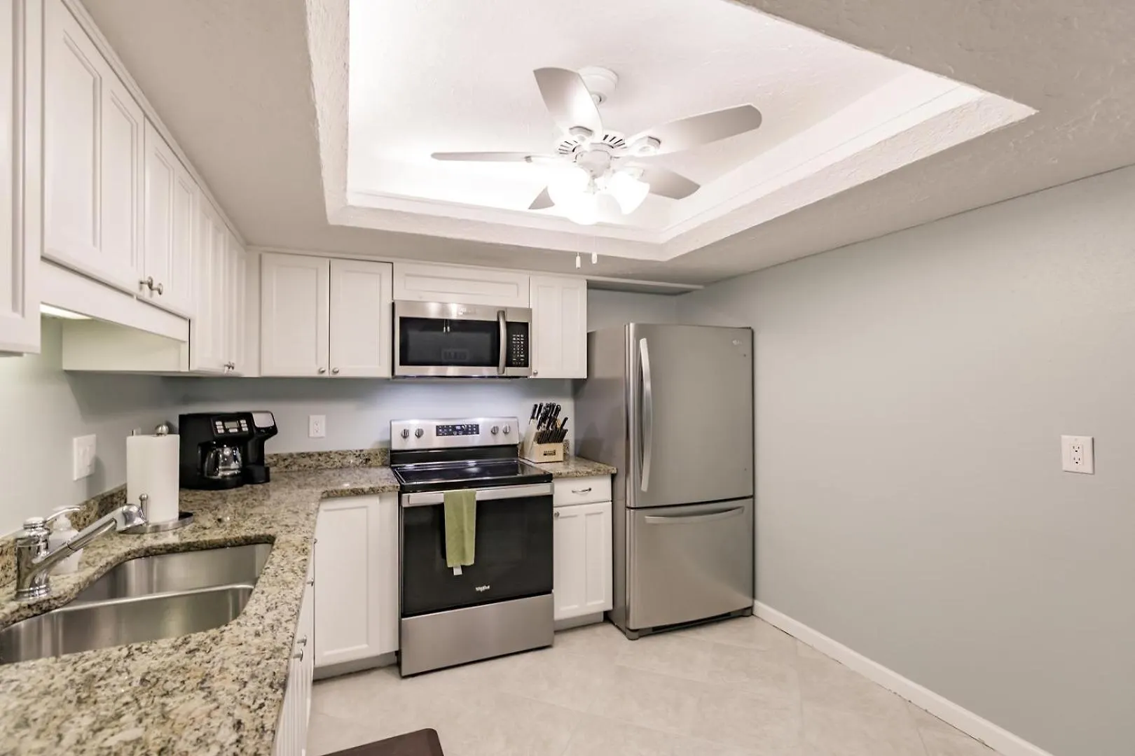 1200-402 Experience Serenity Steps From The Water Holiday home *