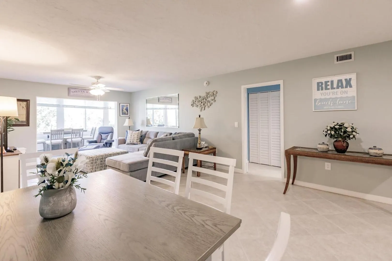 1200-402 Experience Serenity Steps From The Water