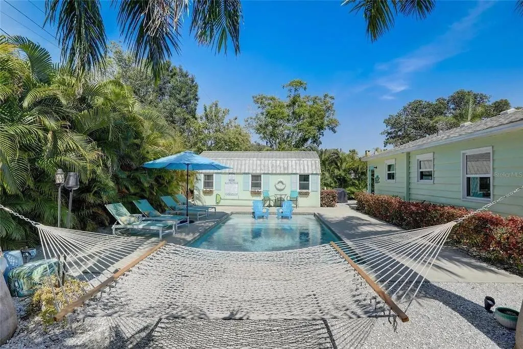 Sunny Oasis In Florida Holiday home *