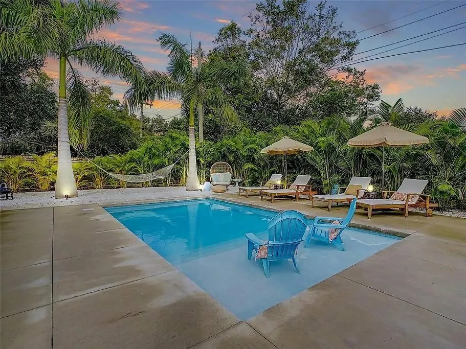 Sunny Oasis In Florida *
