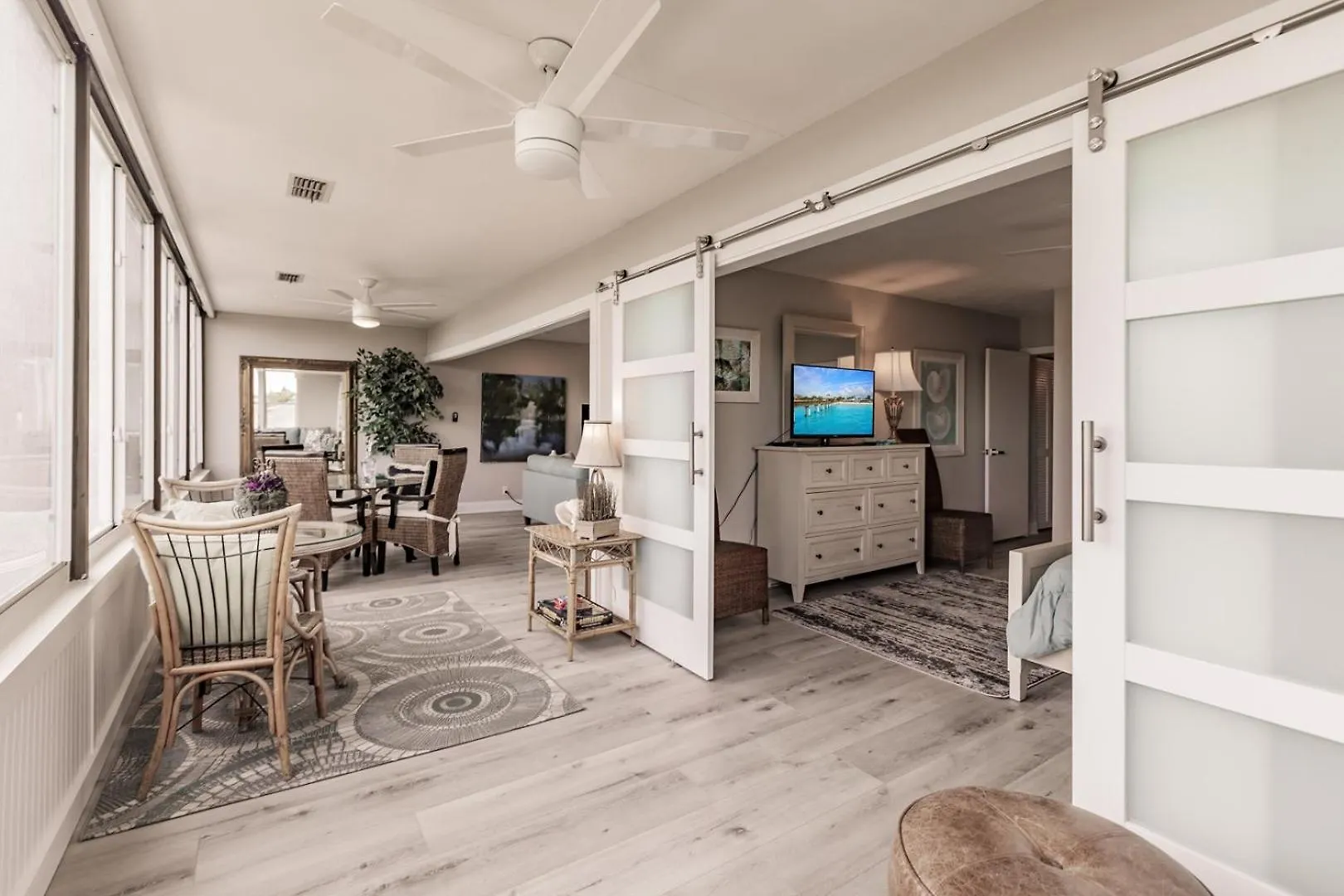 1255-305 Picturesque Garden Views *