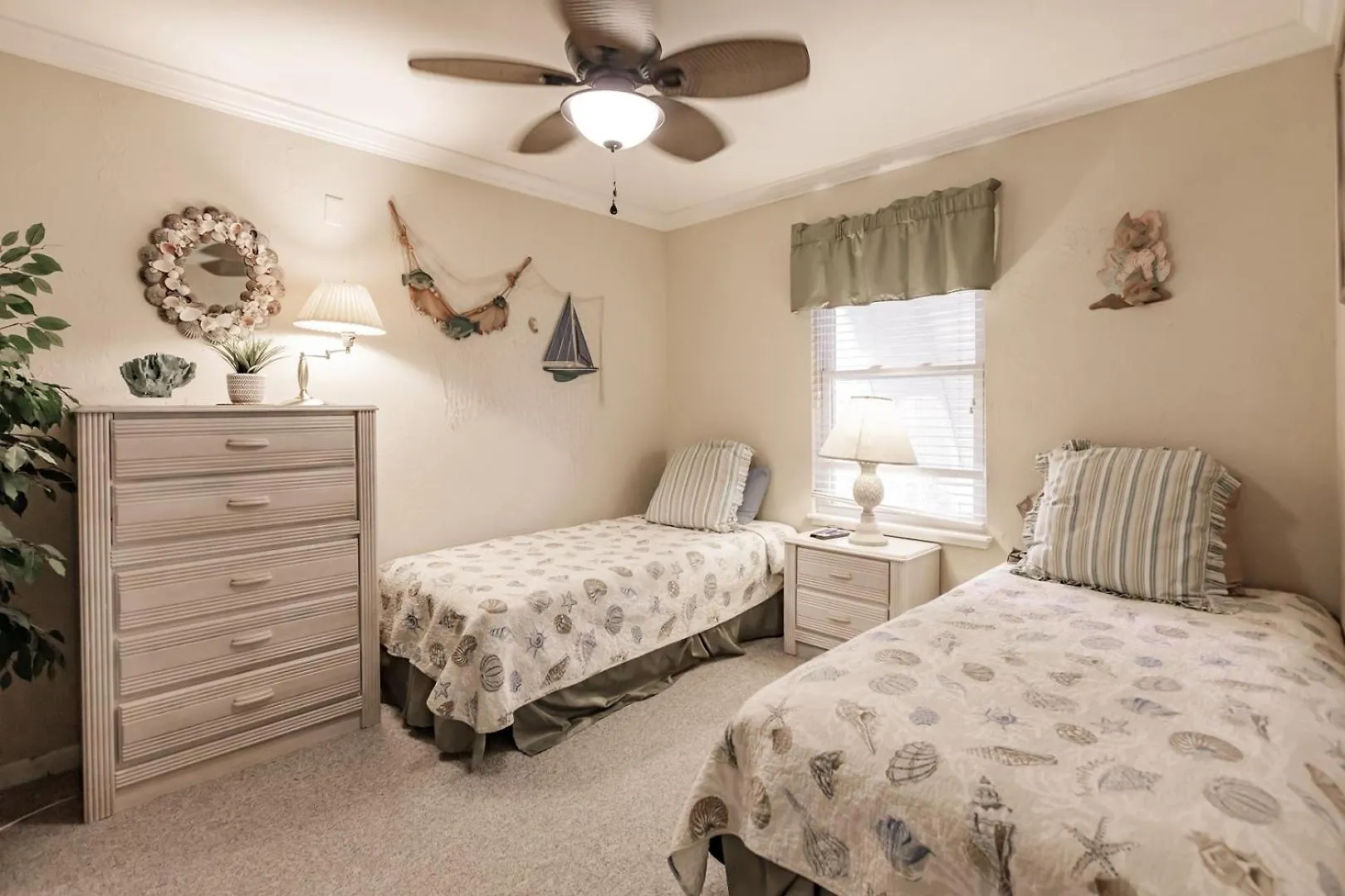 1134 Pl Cozy And Serene Garden Gem