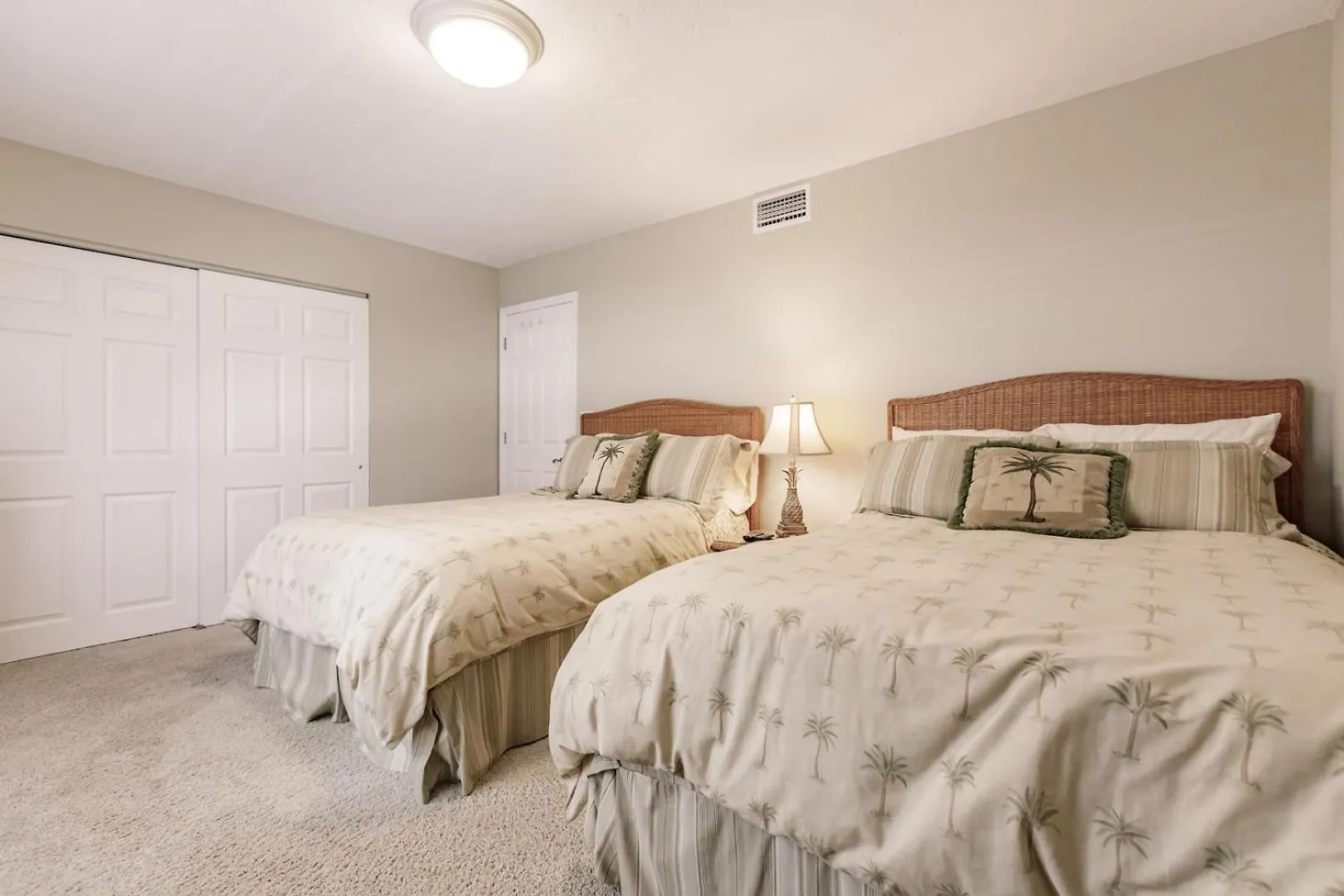 6052 Wpw Spacious With Water Views *