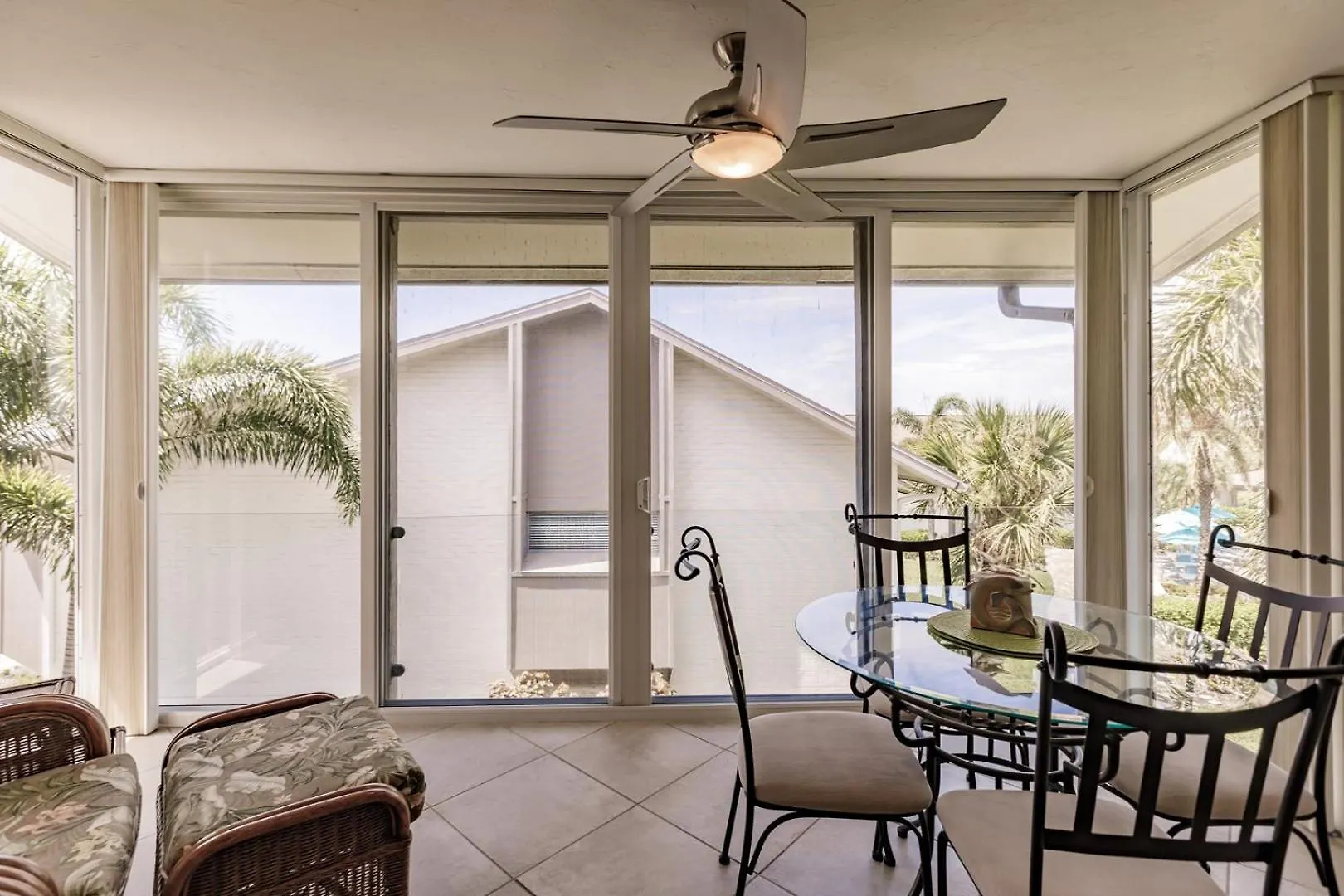 6052 Wpw Spacious With Water Views