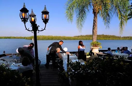 Private Patio, Walk To All! 5min- Siesta Keys Beach, 1min- Shopping Dining & Entertainment! Apartment