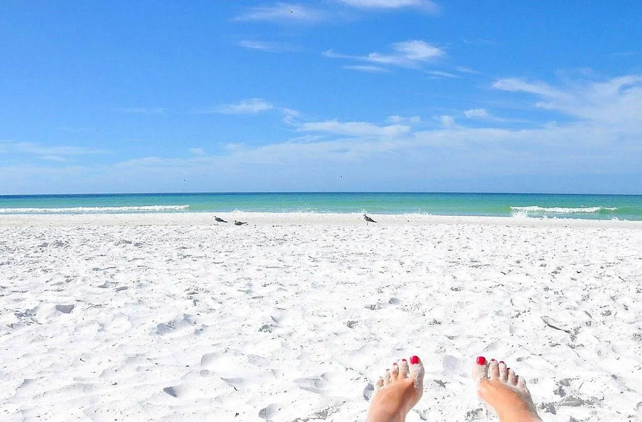 Private Patio, Walk To All! 5min- Siesta Keys Beach, 1min- Shopping Dining & Entertainment! Apartment Sarasota