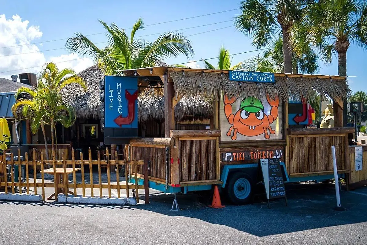 Private Patio, Walk To All! 5min- Siesta Keys Beach, 1min- Shopping Dining & Entertainment! Sarasota