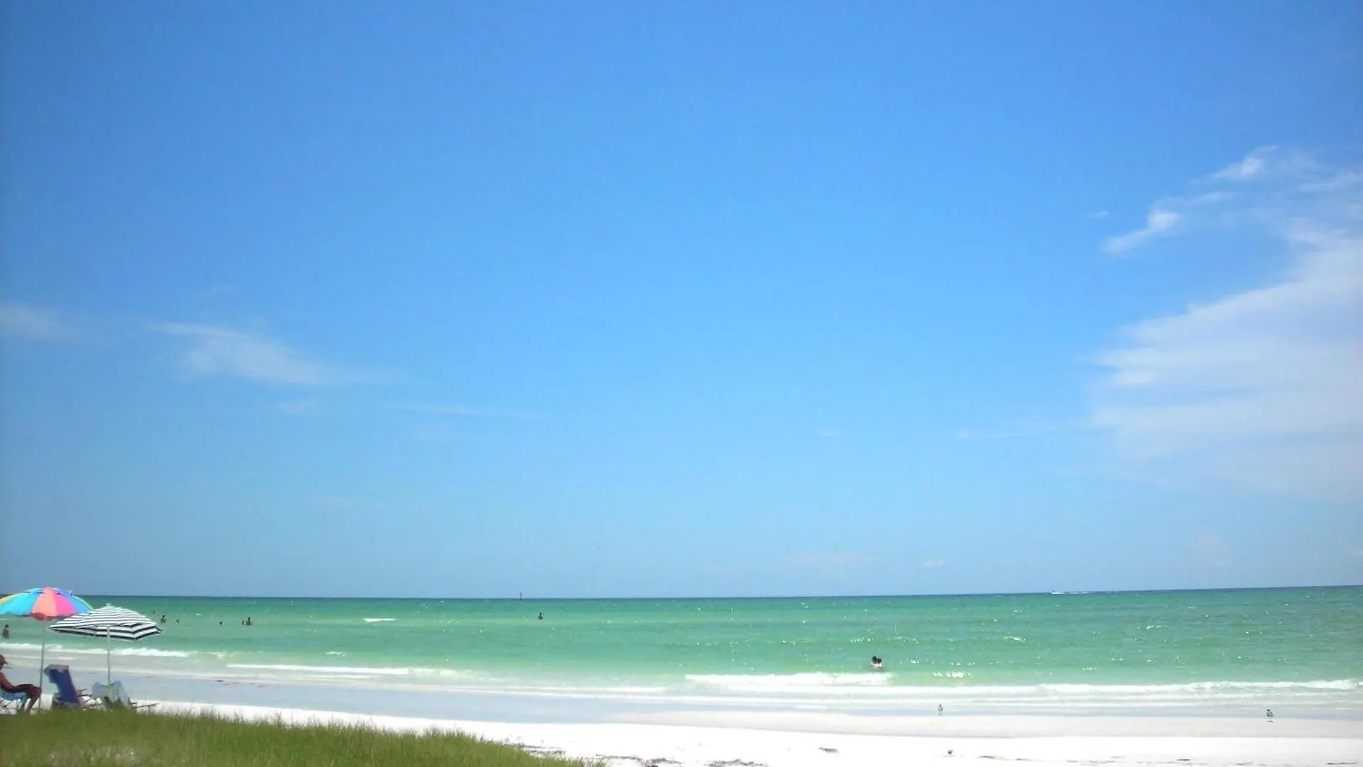 Apartment Private Patio, Walk To All! 5min- Siesta Keys Beach, 1min- Shopping Dining & Entertainment!