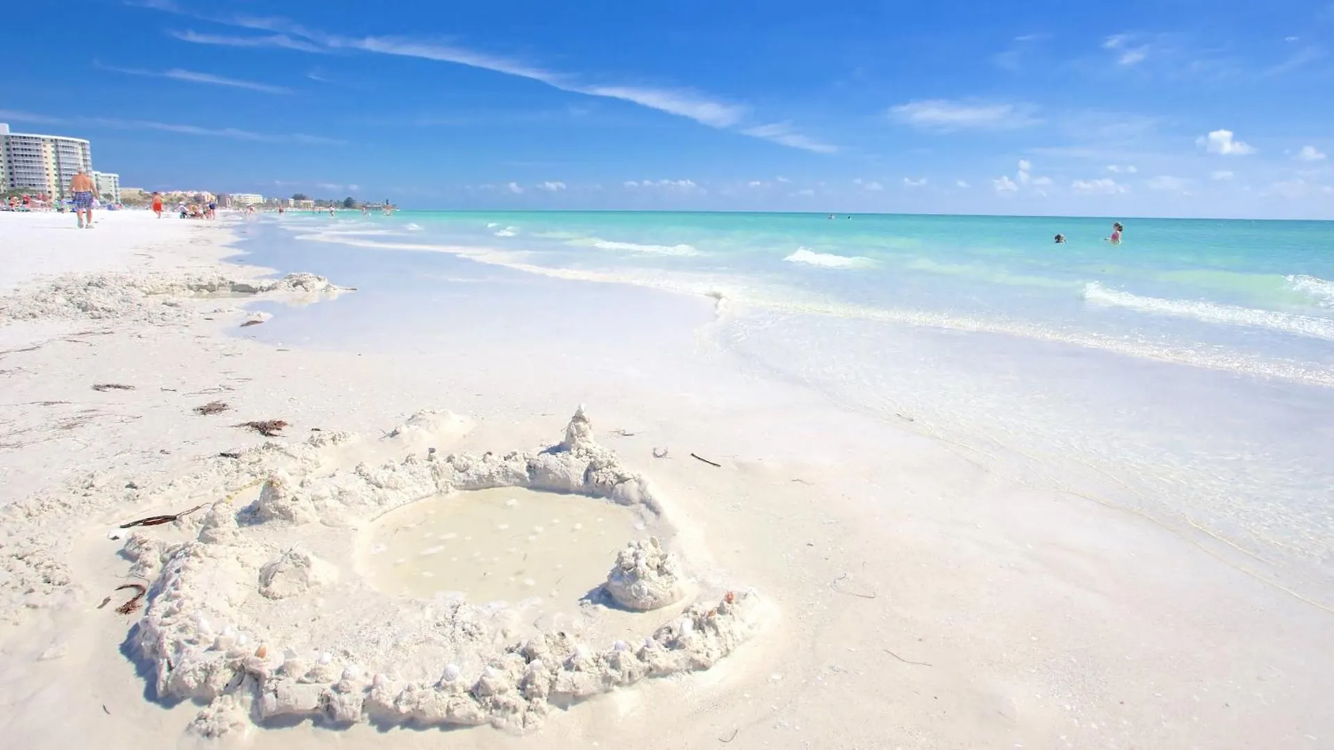 Private Patio, Walk To All! 5min- Siesta Keys Beach, 1min- Shopping Dining & Entertainment! Sarasota