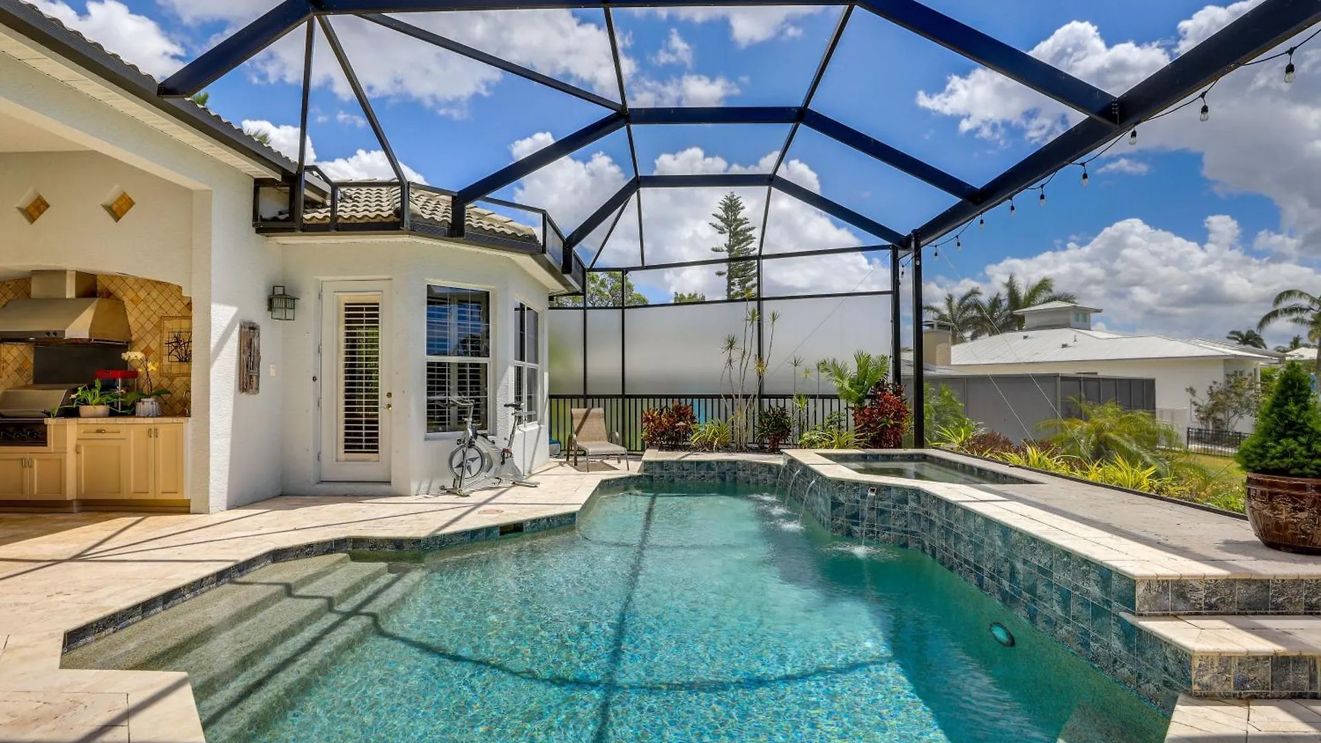 Luxe Bayfront Pool, Lanai!