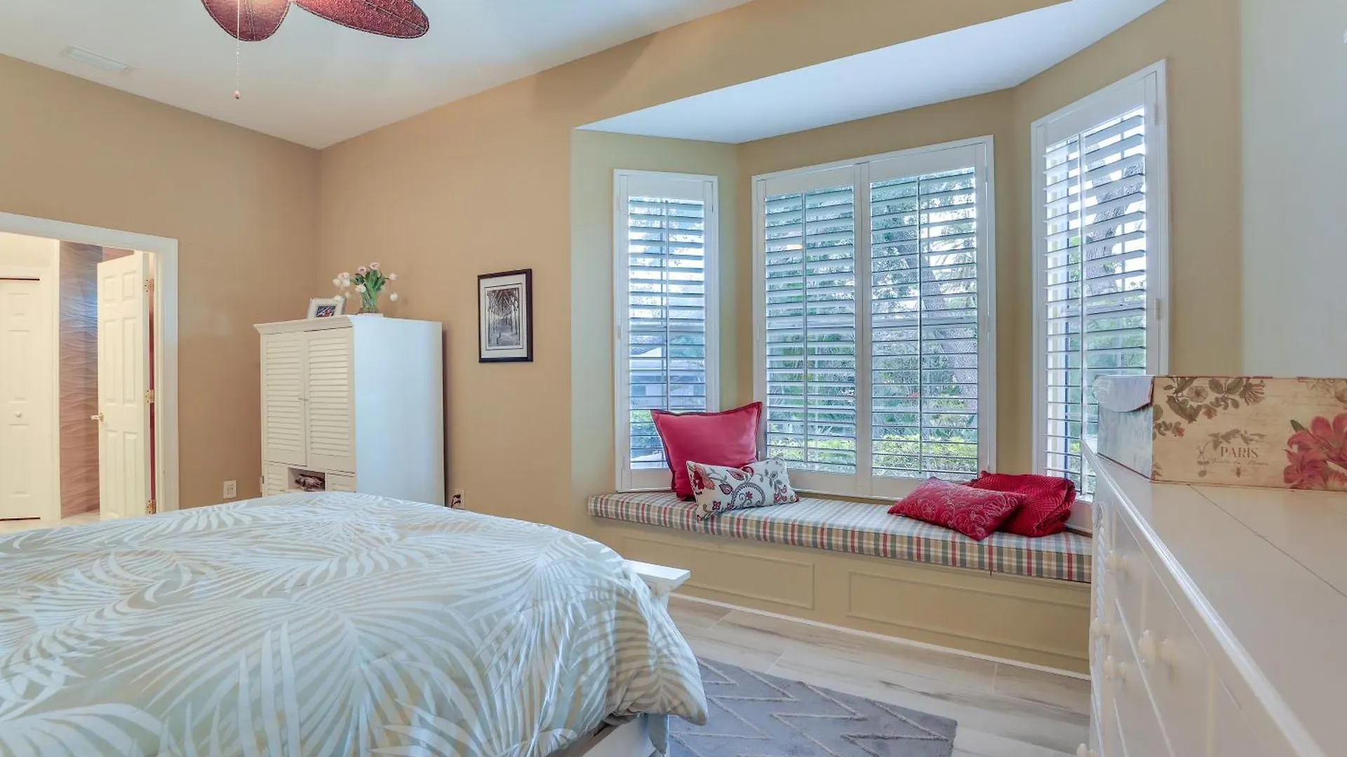 Luxe Bayfront Pool, Lanai! Holiday home Sarasota