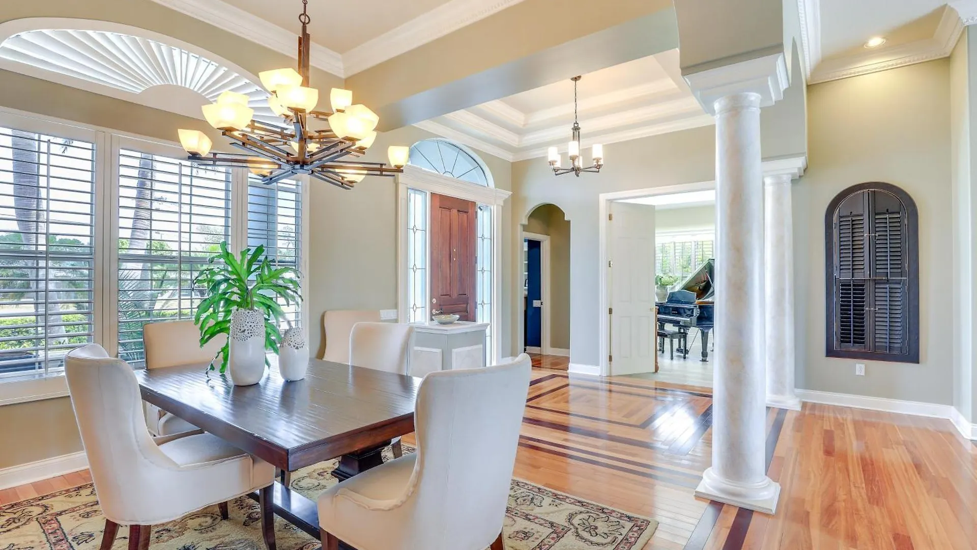 Luxe Bayfront Pool, Lanai! Holiday home