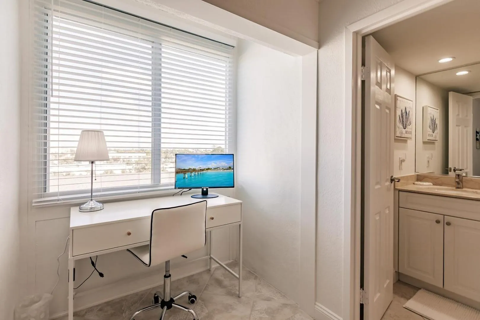 1055-405 Serene With Pond View And Lanai *