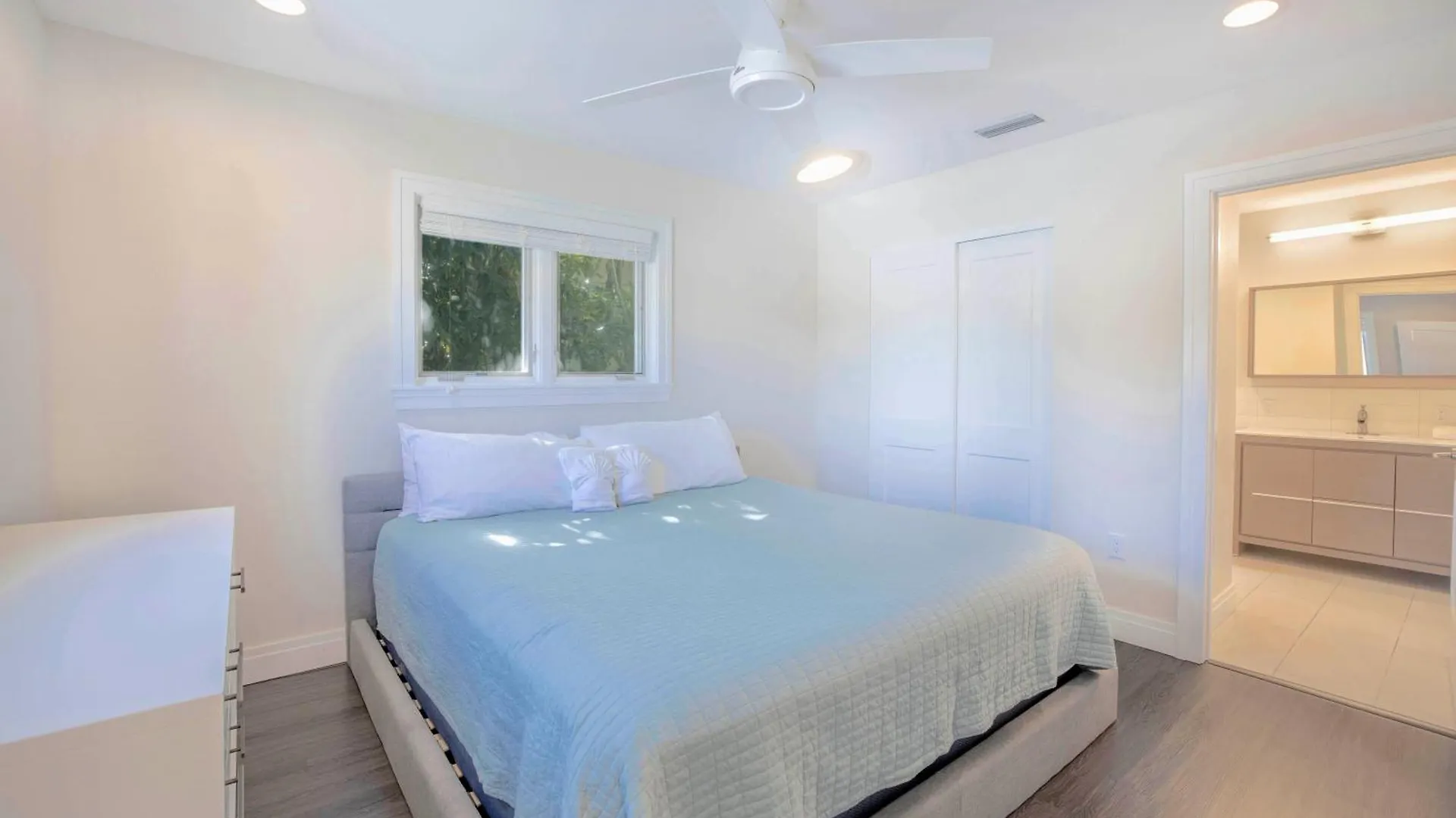 Oceanview 100 Percent Private, Tiki, 100ft To Path! * Sarasota
