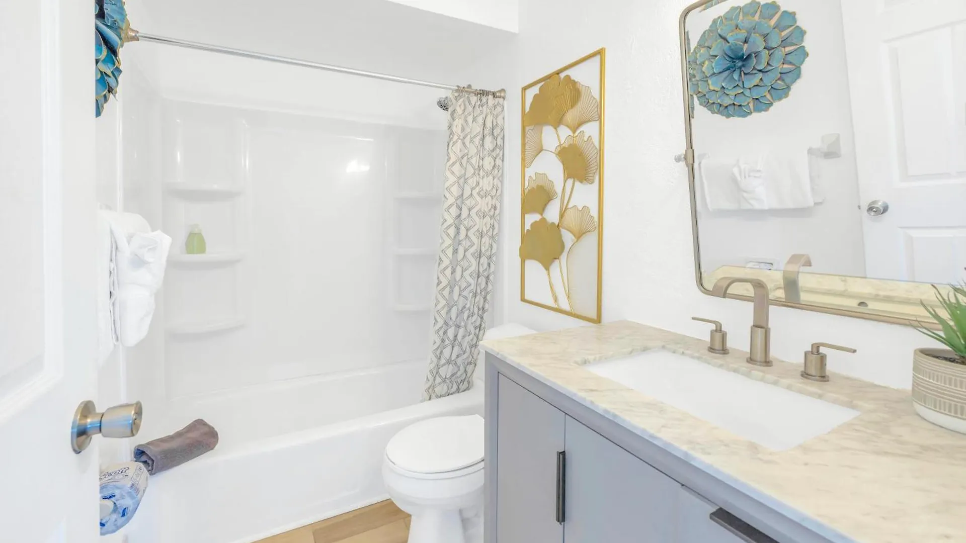 Oceanview 100 Percent Private, Tiki, 100ft To Path! Holiday home Sarasota
