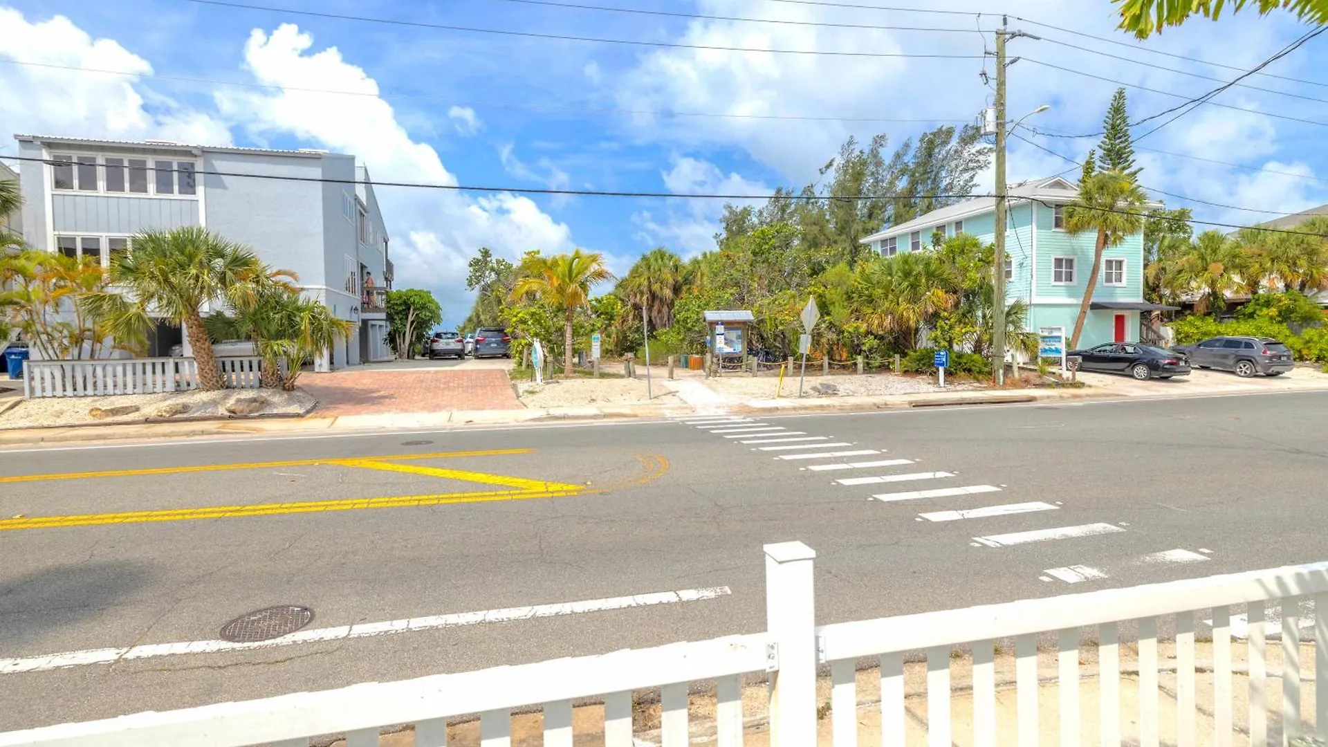 Holiday home Oceanview 100 Percent Private, Tiki, 100ft To Path!
