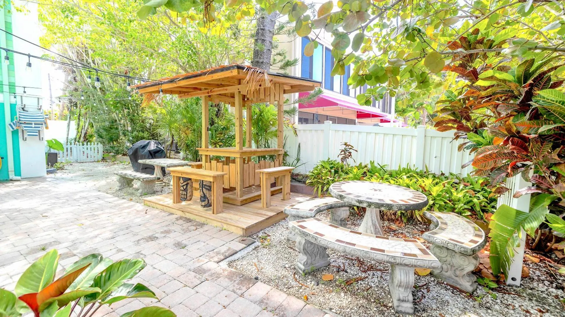 Holiday home Oceanview 100 Percent Private, Tiki, 100ft To Path!