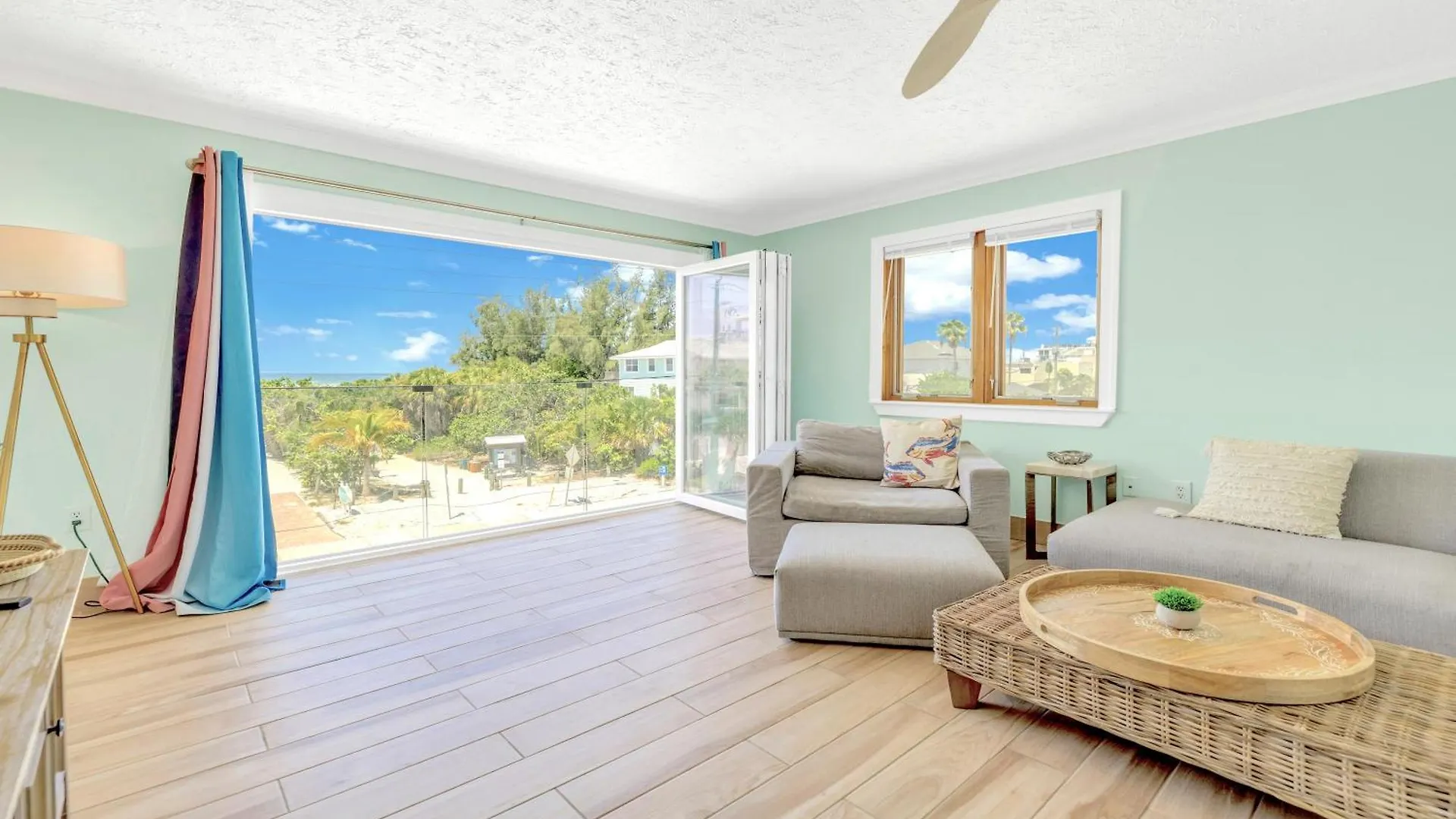Oceanview 100 Percent Private, Tiki, 100ft To Path! Holiday home Sarasota